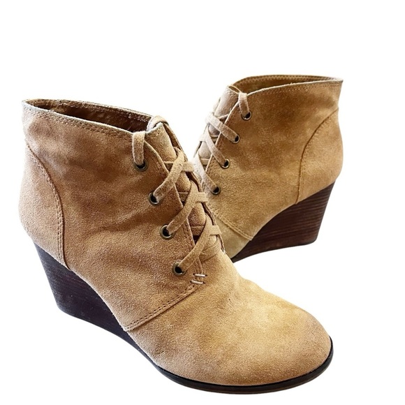 Lucky Brand Tan Suede Wedge Heel Lace Up Ankle Bootie Shootie Swayze Size 8 - Picture 1 of 11